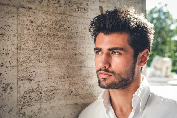 Retrato Joven Guapo Aspecto Intenso Belleza Llamativa Cabello Barba Moda — Foto de Stock