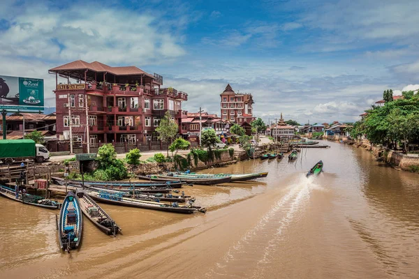Canton Nyaungshwe Myanmar July 2019 Inle Boat Station Inle Nyaung — Stock Photo, Image