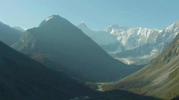 Altai Mountains em Summer Morning. A Rússia. Vista aérea — Vídeo de Stock