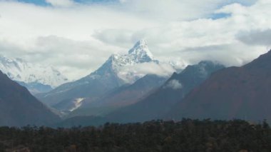Ama Dablam Dağı. Khumbu Vadisi. Himalaya, Nepal. Hava Görünümü