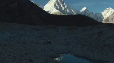 Pumori, Lingtren ve Khumbutse Dağları. Himalaya, Nepal. Hava Görünümü