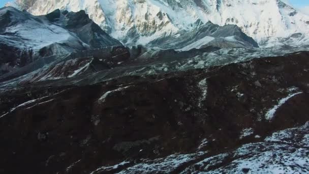 Nuptse Mountain a Lhotse South Face. Letecký pohled — Stock video
