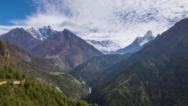 Ama Dablam és Taboche-hegység a Nap Napján. Himalája, Nepál — Stock videók