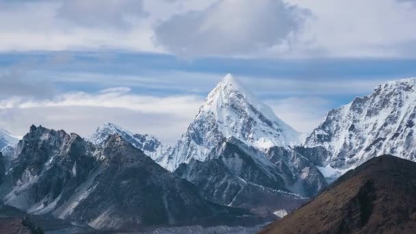 Pumori Berg. Himalaya, Nepal — Stockvideo