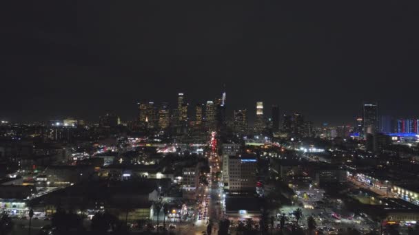 Los Angeles, USA - 1. prosince 2019: Los Angeles City at Night. Kalifornie, USA. Letecký pohled — Stock video