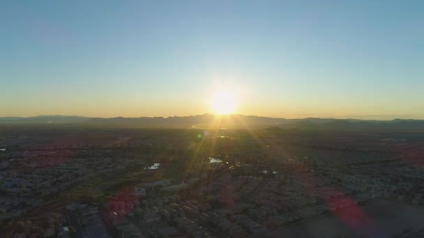 Barrio Residencial Las Vegas al amanecer. Nevada, Estados Unidos. Vista aérea — Vídeos de Stock