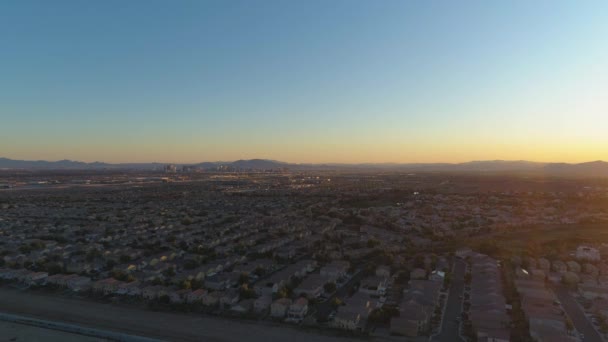 Las Vegas Skyline no Sunrise. Nevada, EUA. Vista aérea — Vídeo de Stock