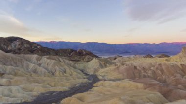 Zabriskie Point Sunrise 'da. Death Valley Ulusal Parkı. Kaliforniya, ABD