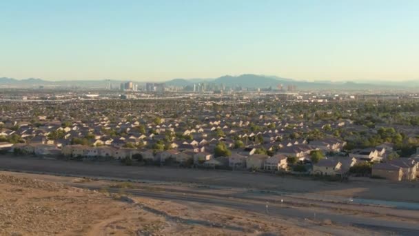 Лас-Вегас в солнечный день. Невада, США. Вид с воздуха — стоковое видео