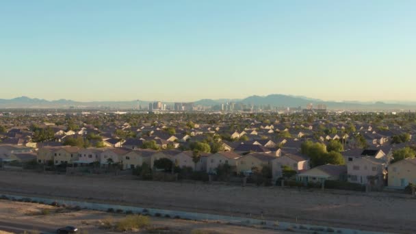 Las Vegas City op zonnige dag. Nevada, Usa. Luchtzicht — Stockvideo