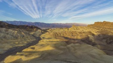 Sunny Morning 'deki Zabriskie Point. Death Valley Ulusal Parkı. Kaliforniya, Usa