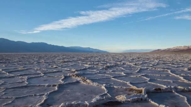 Badwater-medence a Sunny Day-en. Death Valley Nemzeti Park. Kalifornia, Egyesült Államok — Stock videók