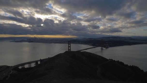 旧金山和金门大桥在早晨。加利福尼亚，Usa — 图库视频影像
