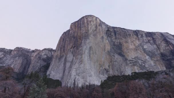 Góra El Capitan rano. Kalifornia, Stany Zjednoczone — Wideo stockowe