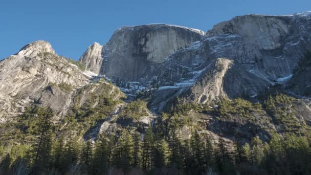 Half Dome Θέα από Mirror Lake Trail. Εθνικό Πάρκο Γιοσέμιτι, Καλιφόρνια, Ούσα — Αρχείο Βίντεο