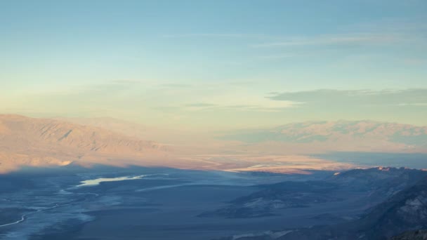 Vista de Dantes al amanecer. Death Valley, California, EE.UU. — Vídeo de stock