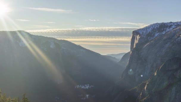 Yosemite Valley au coucher du soleil en hiver. Californie, États-Unis — Video