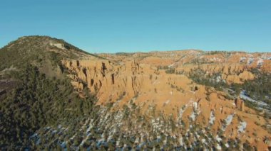 Kışın Red Canyon 'da. Dixie Ulusal Ormanı. Utah, ABD. Hava Görünümü