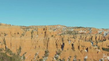 Kış gününde Red Canyon Serserileri. Dixie Ulusal Ormanı. Utah, ABD. Hava Görünümü