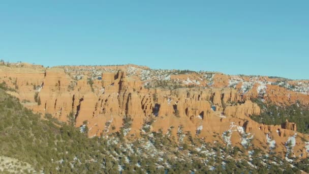 Cañón Rojo el Día de Invierno. Bosque Nacional Dixie. Utah, Estados Unidos. Vista aérea — Vídeo de stock