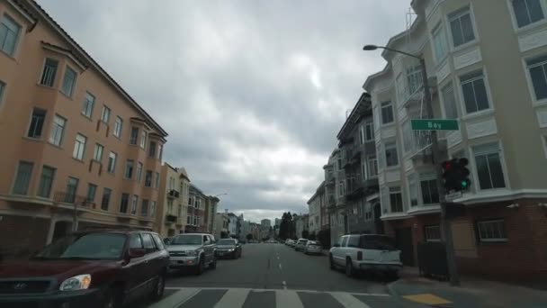 SAN FRANCISCO, США - NOVEMBER 20, 2019: Driving Car on the Street в Сан-Франциско. Каліфорнія. США — стокове відео