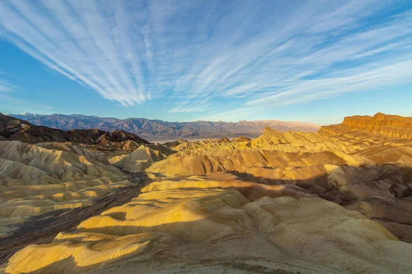 Zabriskie Point Sunrise 'da. Death Valley Ulusal Parkı. Kaliforniya, ABD