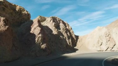 Death Valley Ulusal Parkı 'nda Araba Sürme. Artist Drive. Kaliforniya, ABD