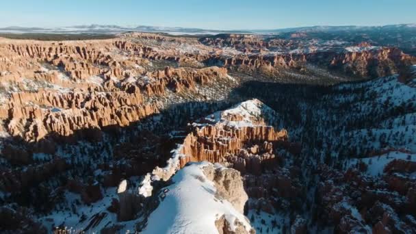 Bryce Canyon bij zonsopgang in de winter. Utah, Verenigde Staten — Stockvideo