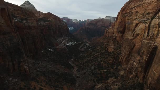 Blick auf den Canyon im Zion National Park. Utah, USA — Stockvideo