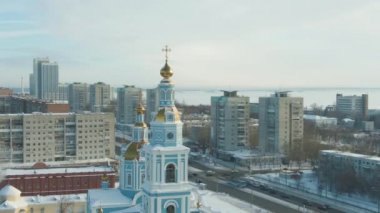 ULYANOVSK, RUSSIA - 5 Ocak 2019: Katedral ve Şehir. - Rusya. Hava Görünümü