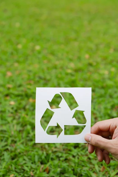 Tangan Laki Laki Memegang Recycle Symbol Cutting Paper Green Grass Stok Gambar Bebas Royalti