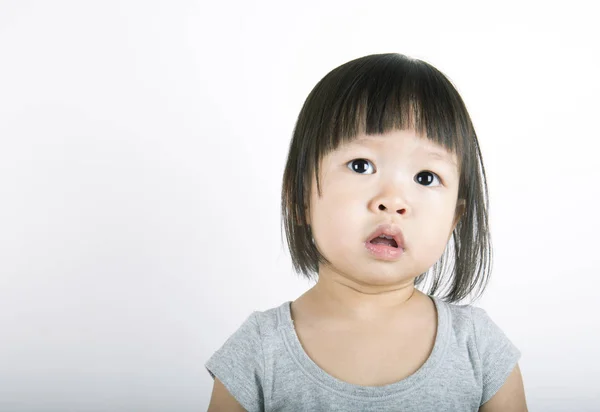 Retrato Menina Asiática Isolado Fundo Branco — Fotografia de Stock