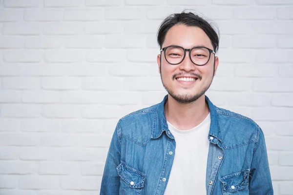 Retrato Atractivo Positivo Asiático Hombre Gafas — Foto de Stock