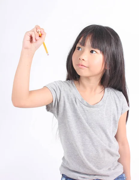 Jeune Petite Fille Asiatique Écrit Quelque Chose Avec Crayon Jaune — Photo