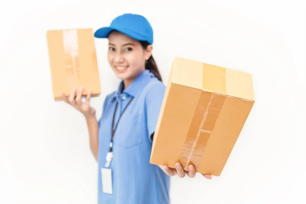 Retrato Feliz Entrega Ásia Mulher Azul Forma Segurando Papelão Caixas — Fotografia de Stock