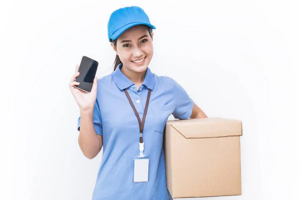 Retrato Feliz Entrega Ásia Mulher Azul Forma Segurando Smartphone Papelão — Fotografia de Stock