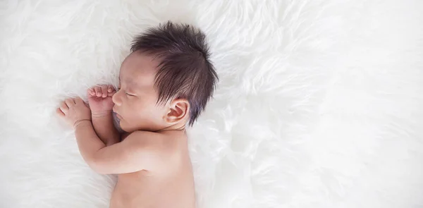 Mother Fathers Hands Holding Newborn Baby Feet Closeup Hands Asian — Stock Photo, Image