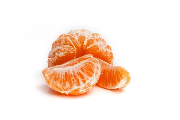 Zralé mandarinky na bílém pozadí — Stock fotografie