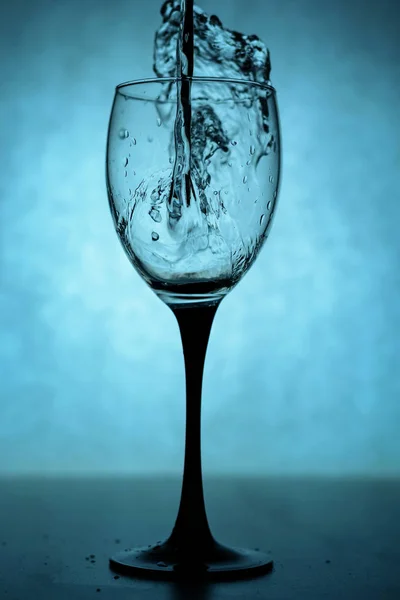 De vloeistof in het glas — Stockfoto