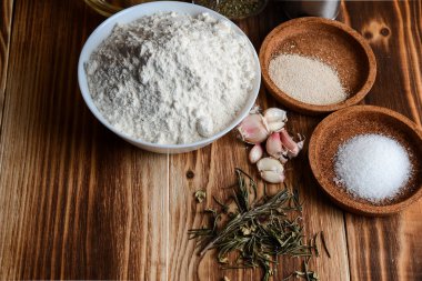 Un, sarımsak ve baharat, birtakım maddeler