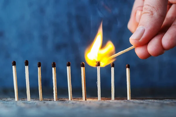 bir sigara yaktı maç yangınları