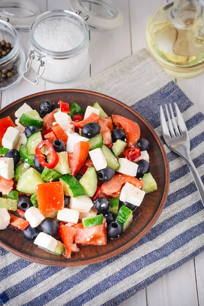 Greek salad with tomatoes, feta and olives — Stock Photo, Image