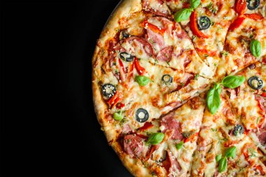 Yarım bir İtalyan pizza Üstten Görünüm