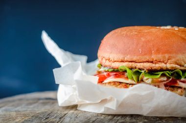 iştah açıcı ev yapımı hamburger