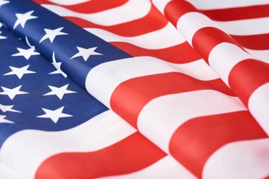 Arka plan olarak Amerikan bayrağını sallamaya yakın durun. C