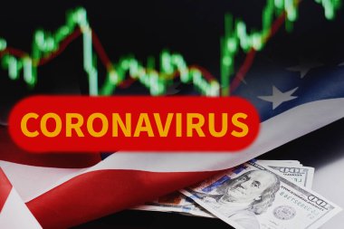 Finans borsaları Coronavirus covid-19 konseptiyle çöker. Askıya alma oranları, Amerikan bayrağı üzerinde Amerikan doları banknotları ve koyu sırt grond yazılı Coronavirus.