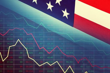 Ekonomik ve finansal kriz konsepti. Borsa grafikleri ve Amerikan bayrağına karşı kara arka planda Amerikan doları