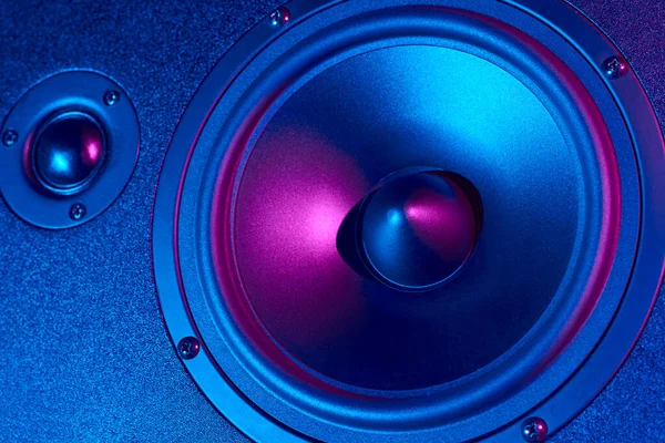 Audio Lautsprecher Mit Neonlicht Dynamische Monitor Nahaufnahme Kreativer Hintergrund — Stockfoto