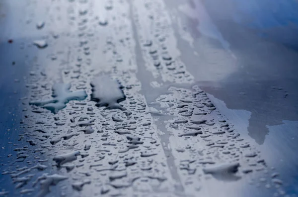 Close Van Regendruppels Spray Van Regen Een Metalen Tafel Pure — Stockfoto