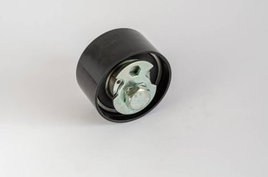 Modern bir yolcu arabası için yeni bir zamanlama gerilim silindiri.